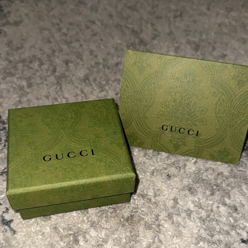 Authentic Gucci Small Green Gift Box With card   3.25” x 3.25” -  NEW